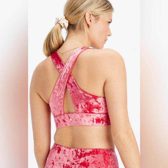 Fabletics Oasis Crushed Velour Twist Sports Bra strawberry red S - Picture 2 of 10